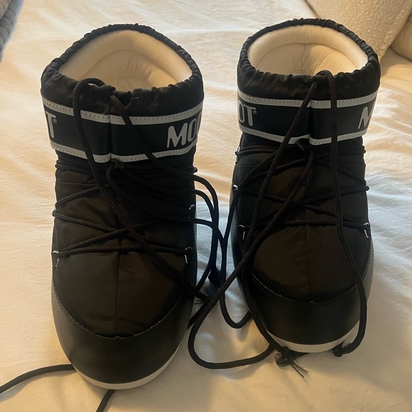 Black Moon Boots - Picture 4 of 6